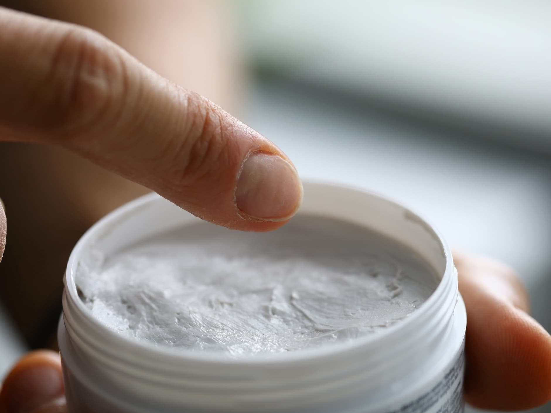 Ibirataia: Vigilância Sanitária alerta para pomadas de modelar tranças proibidas pela Anvisa