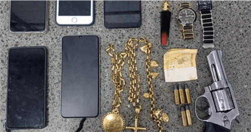 Porte ilegal de arma: Casal é preso na saída de Ipiaú para Ibirataia
