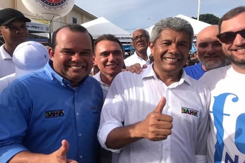 Jerônimo e Geraldo Jr. participam da festa de Iemanjá com pedidos de paz e inclusão