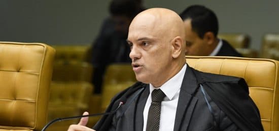 Moraes dá 24h para Bolsonaro provar suposta fraude em inserções de campanha