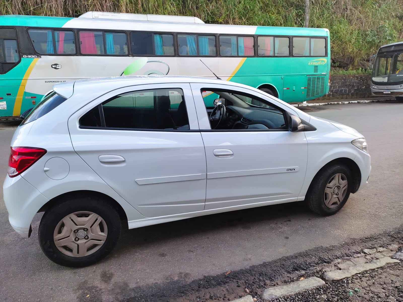 Classificados: Vende-se um Chevrolet Onix | 2016 | 95.000 quilômetros rodados