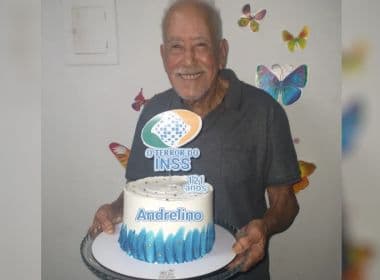 'Terror do INSS': Idoso de 121 anos comemora aniversário com bolo temático