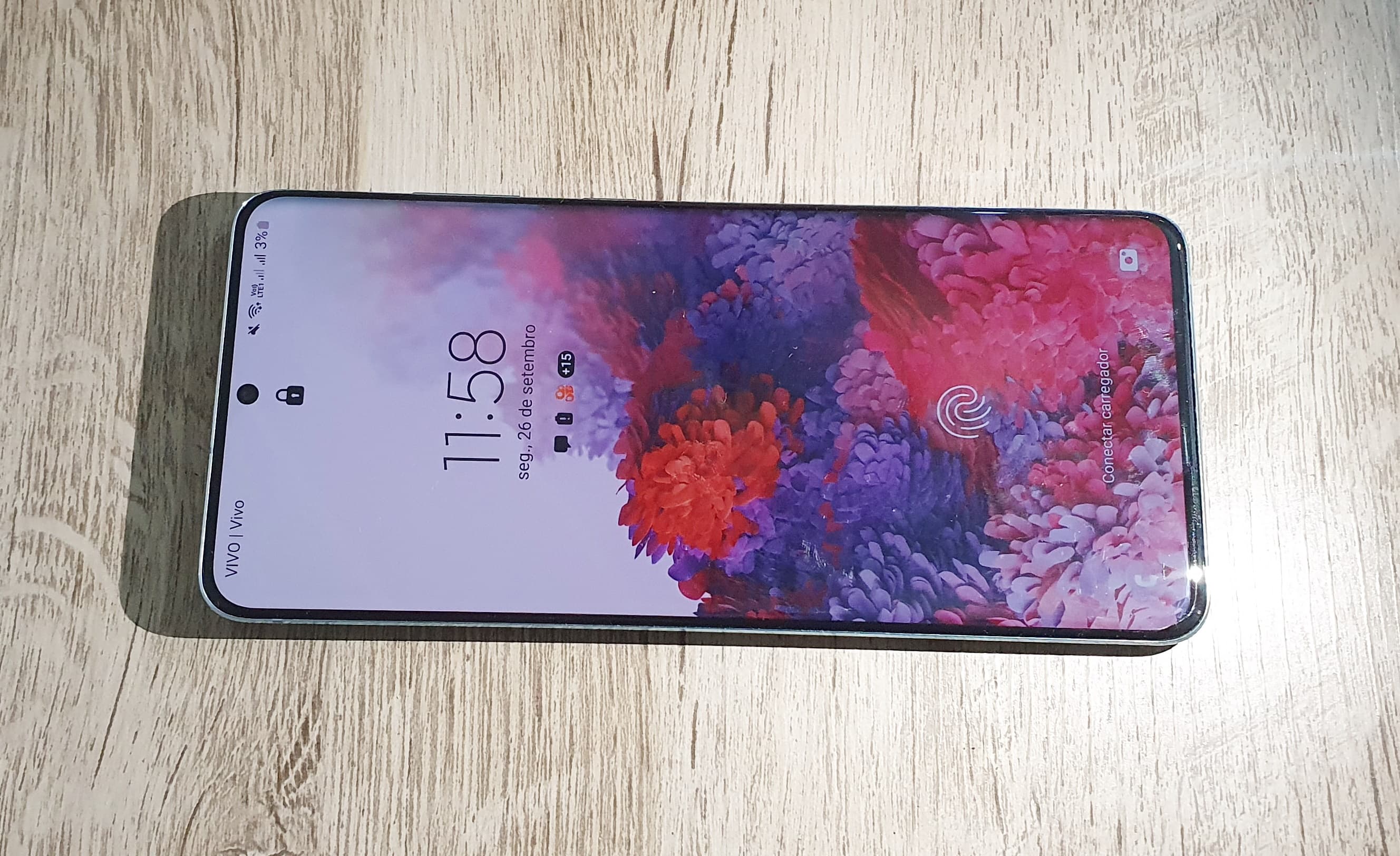 Classificados: Vende-se um Samsung Galaxy S20 Plus 128GB usado em excelente estado