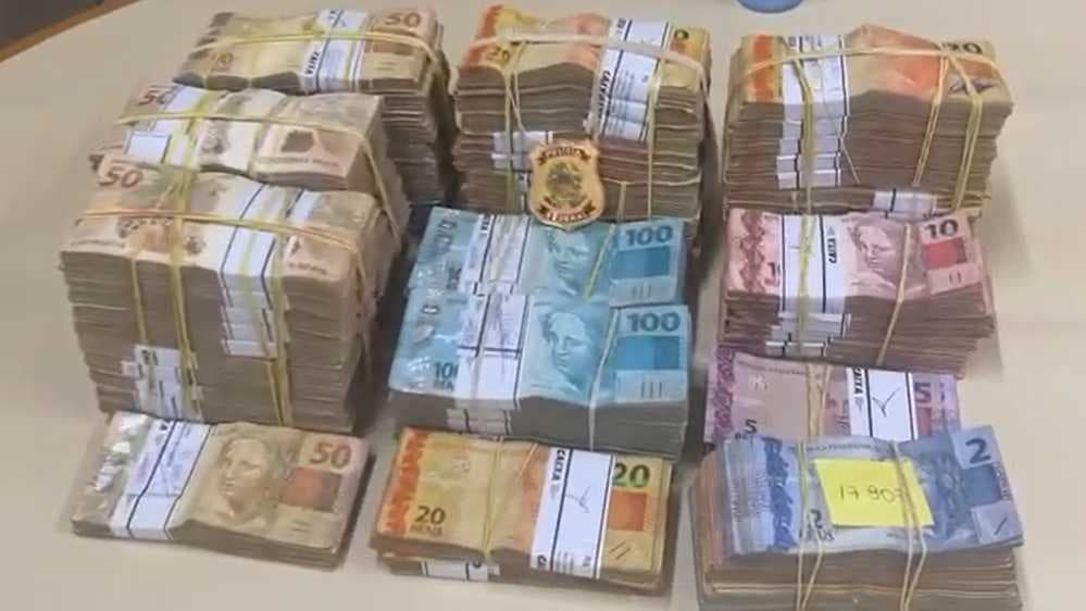 PF apreende R$ 1,5 milhão escondidos dentro de mala em Uberaba (MG)