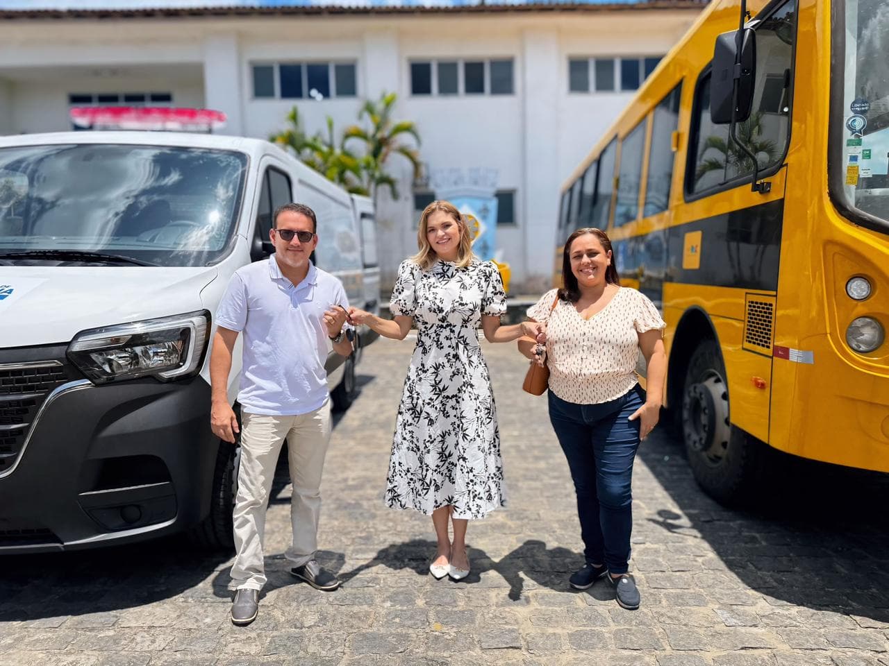 Prefeita Ana Cléia realiza importantes entregas para a saúde e educação em Ibirataia