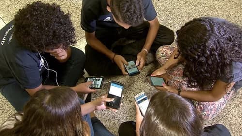 Projeto de Lei quer proibir uso de celular por estudantes da rede pública e privada na Bahia