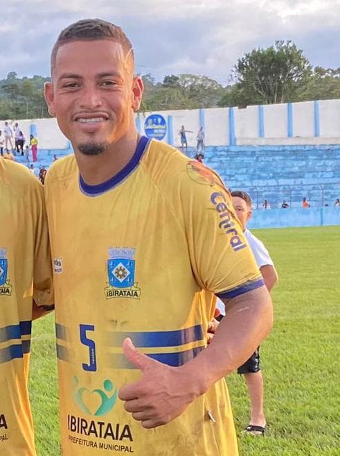 Ibirataia: atleta do Distrito de Algodão é premiado como melhor volante da Copa Intervale