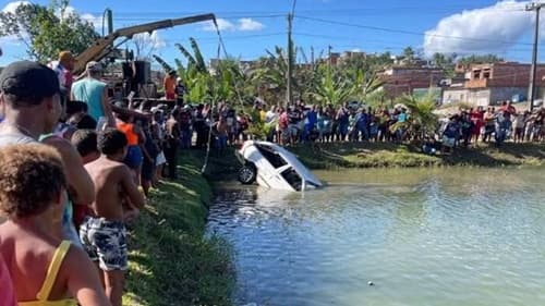 Uruçuca: Corpo de homem encontrado em carro submerso em lagoa