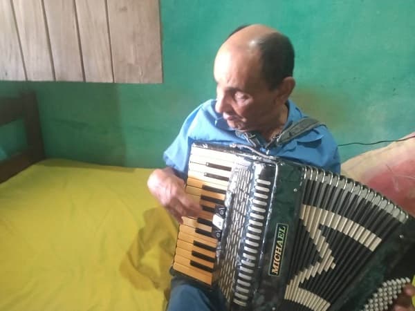 Carlinhos Sanfoneiro: sem visão, mas com alegria e talento de sobra