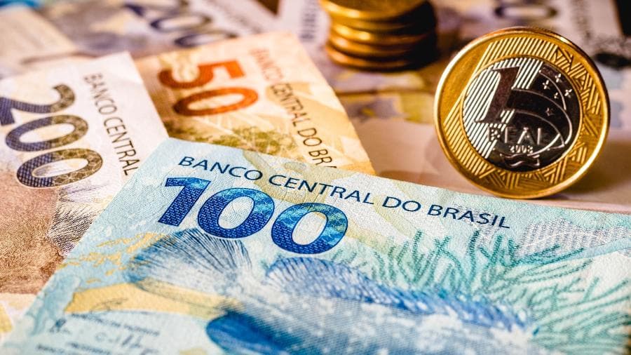 Brasil: Governo projeta Salário Mínimo de R$ 1.421 para 2024: Seguindo Política de Valorização