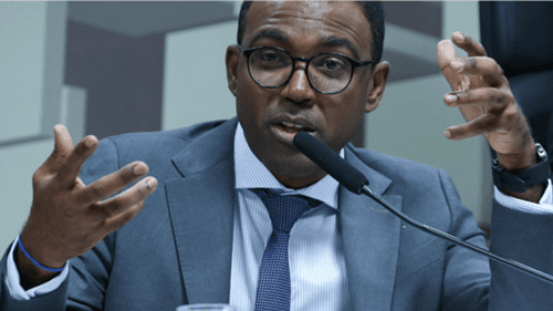 Diretor do Banco Central: Jequieense Ailton Aquino é exemplo nacional de superação e mérito