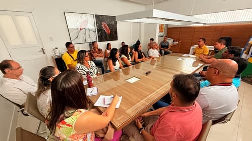 Ibirataia: Prefeito Sandro Futuca se reúne com Coordenadores da SEMUS para definir plano de ações