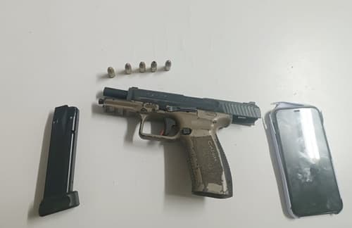 Ipiaú: Jovem armado com pistola e homem suspeito de tráfico de drogas são presos em ações da PM