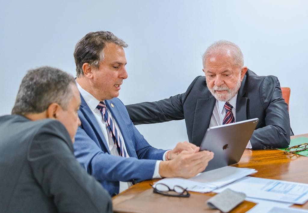 Lula se reúne com ministros para discutir aumento da merenda escolar nas escolas e retomada da vacinação