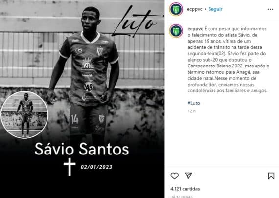 Jogador de futebol morre após bater motocicleta em caminhão na Bahia