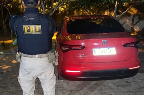 Homem compra pelo Whatsapp carro roubado e veículo é apreendido em blitz