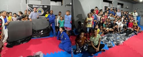 Juca Muniz: Momento de celebração na entrega de Tatames à Academia Rad Jiu-Jitsu