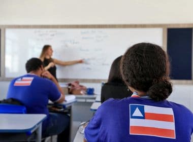 SEC orienta abrir mão de direitos para agilizar aposentadoria, denunciam professores
