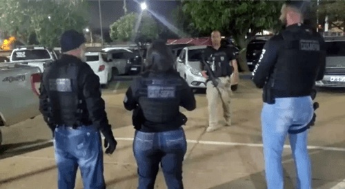 Corpo de homem esquartejado é encontrado dentro de carrinho de supermercado em Salvador