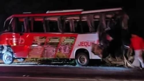 Ônibus com pacientes de Jequié sofre acidente e deixa 16 feridos