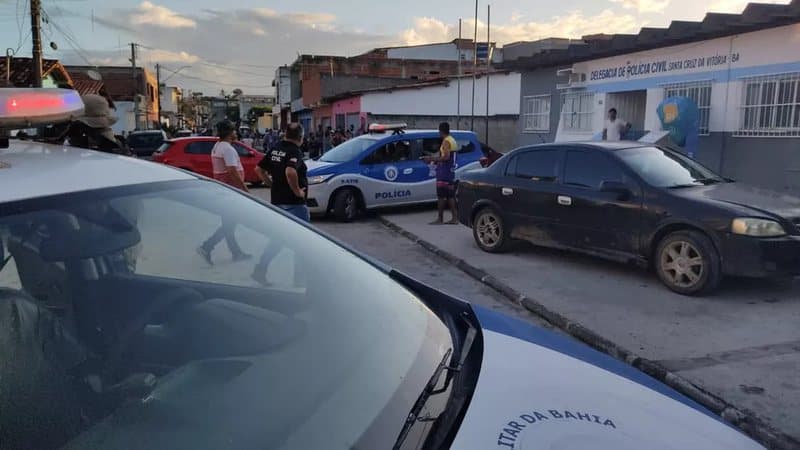 Vice-diretor de colégio estadual é morto a facadas no interior da Bahia; esposa é presa