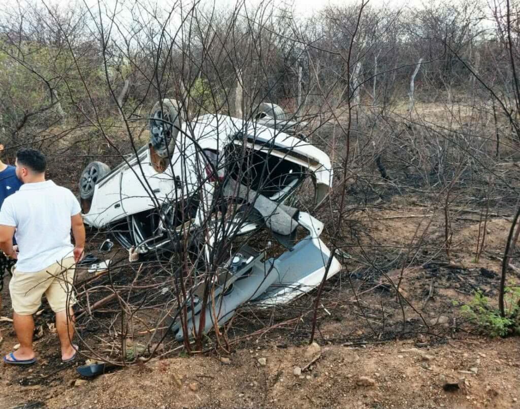 Acidente automobilístico deixa três pessoas feridas na BA-263 em Sebastião Laranjeiras