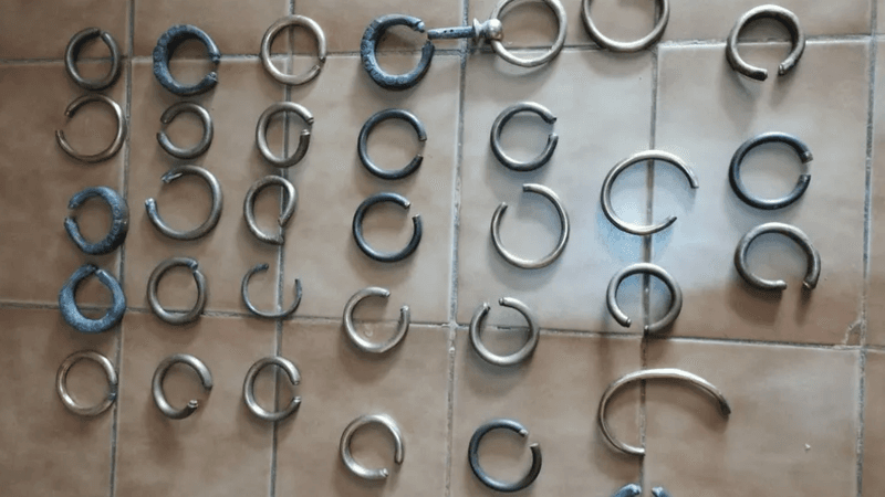 Homem é preso com 28 adornos de túmulos na Paraíba