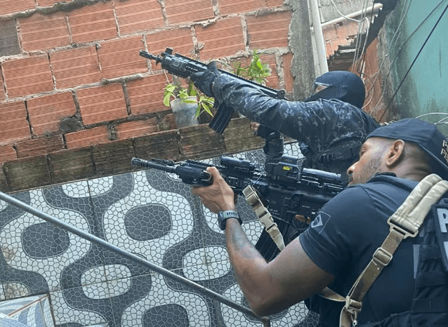 Homem morre em confronto com policiais em operação contra grupo que tentou explodir caixa eletrônico