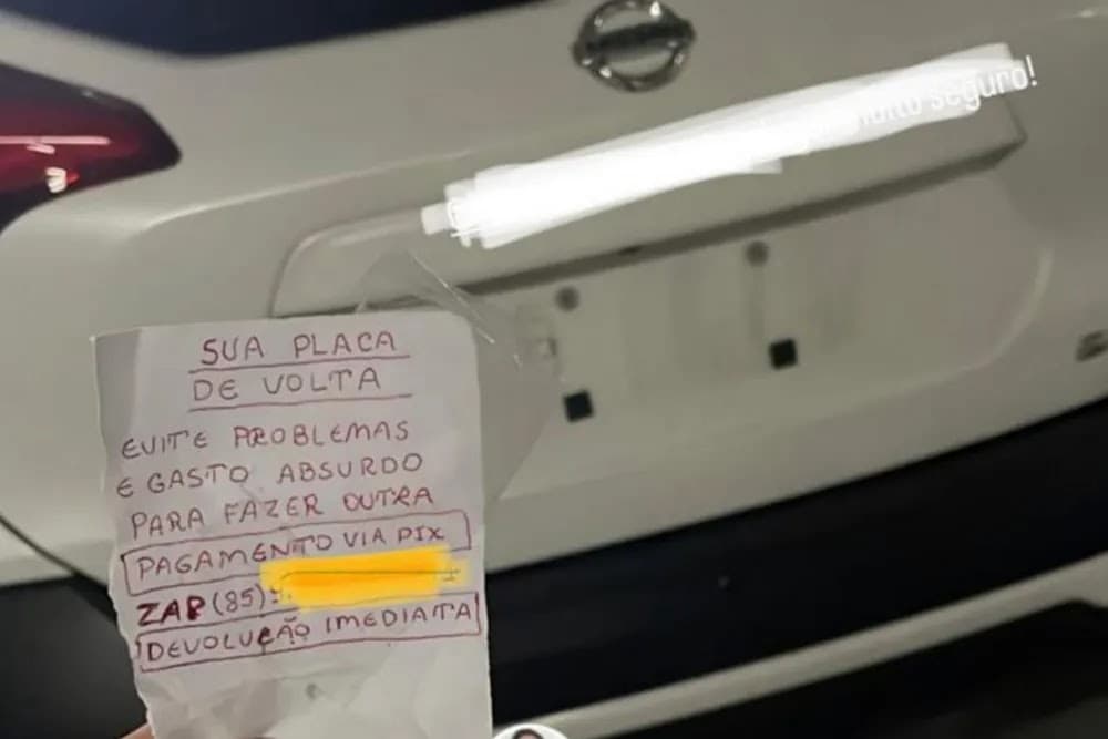 Criminoso furta placa de carro e deixa bilhete exigindo resgate do item em Fortaleza