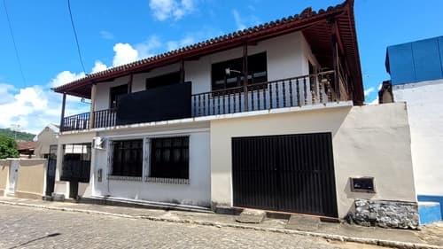 Vende-se uma Casa com 25 cômodos na Rua Ruy Barbosa em Ibirataia - Bahia