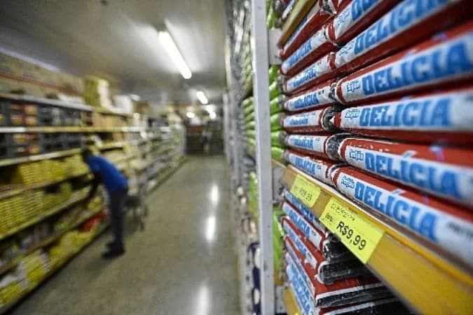 Abril teve maior inflação para o mês desde 1996, segundo IBGE