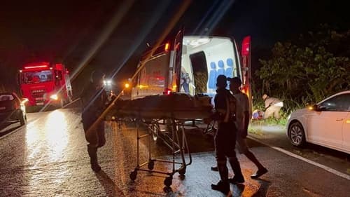Casal em moto fica ferido após colisão com carro na BR-330 entre Ipiaú e Barra do Rocha
