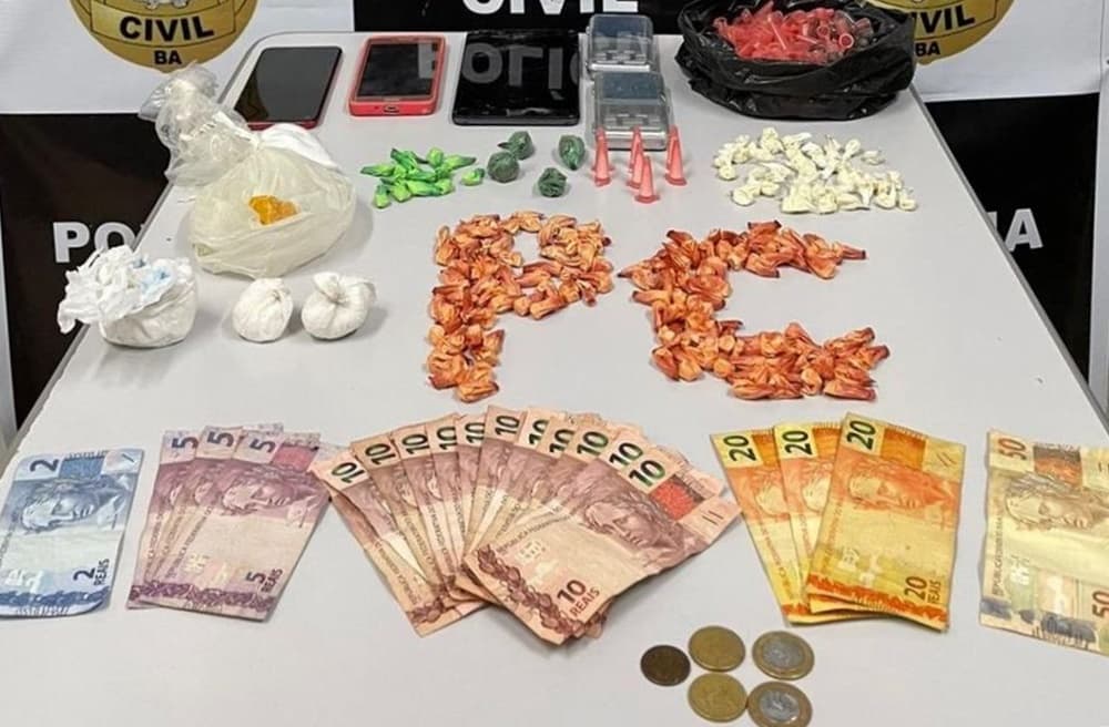 Dezenas de porções de cocaína são apreendidas em Ipiaú