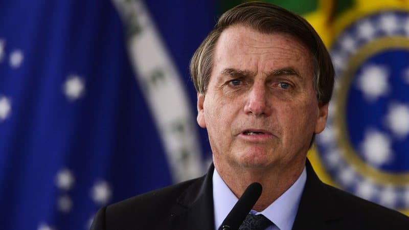 Presidente Bolsonaro profecia mudanças através da "ditadura da caneta" para salvar o Brasil