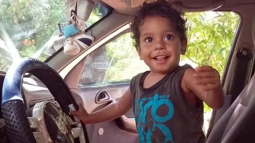 Criança morre eletrocutada ao abraçar mãe durante choque elétrico na Bahia