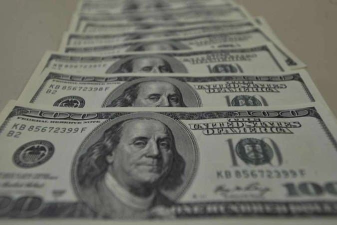 Dólar opera em queda de 0,68% nesta terça-feira; Bolsa tem alta.