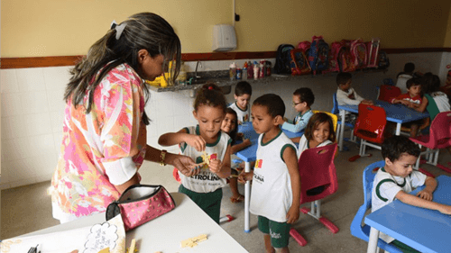 Nova lei garante reconhecimento aos profissionais da educação infantil no Brasil