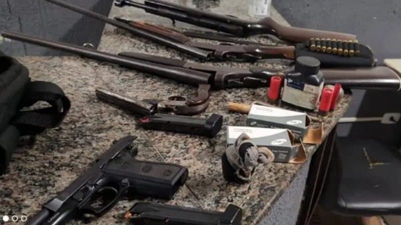 Mulher assassina marido com a arma usada por ele para ameaçá-la