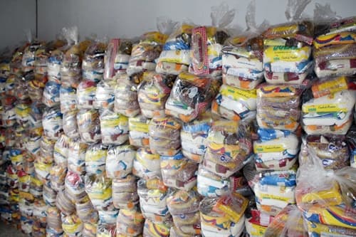 Ibirataia: Secretaria do social faz entrega dos kits alimentação de Natal