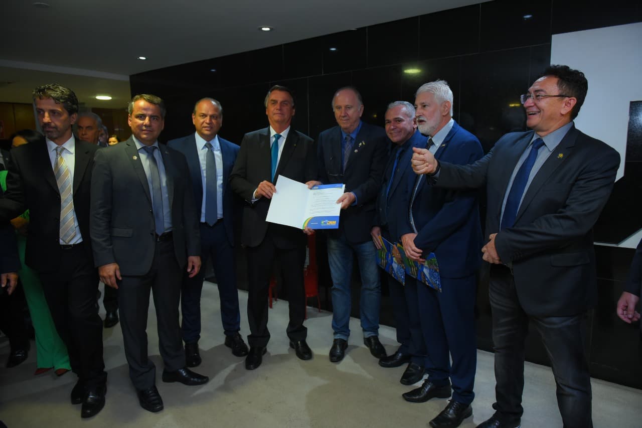 Bolsonaro recebe convite da CNM para participar da Marcha e sinaliza apoio à PEC 122/2015