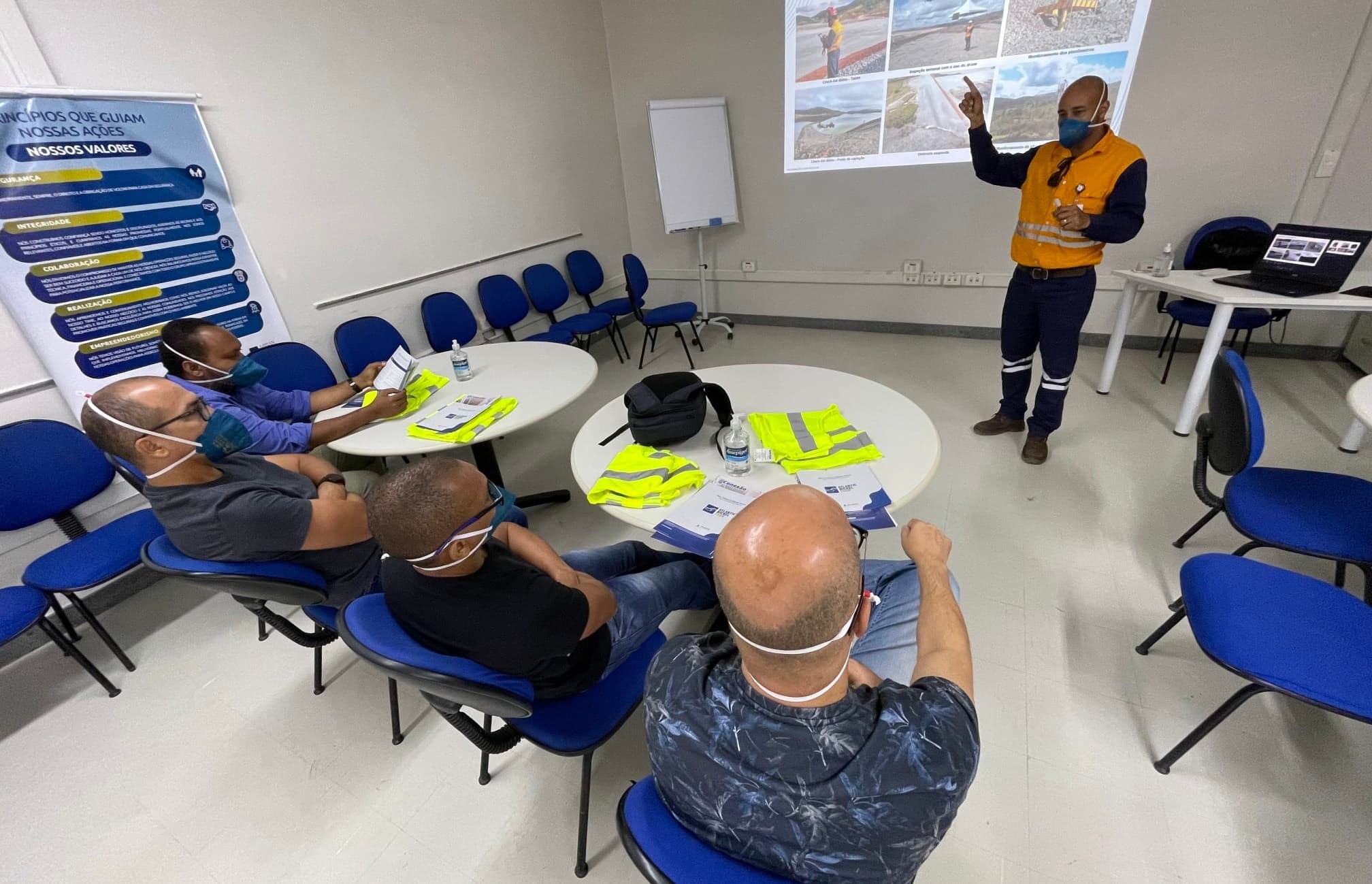 Atlantikc Nickel recebe convidados da imprensa local para uma visita à Mina Santa Rita.