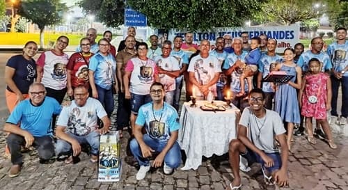 Terço dos Homens reúne fiéis em noite de oração na Praça de Ibirataia