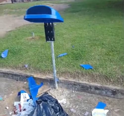 Ibirataia: Vândalos explodem lixeira na Praça da Bíblia e revoltam moradores