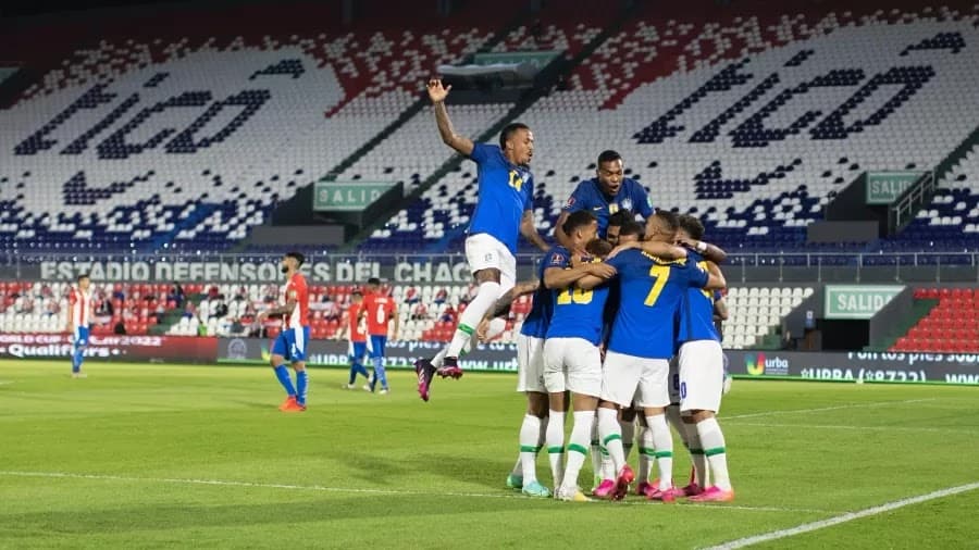 Brasil vence o Paraguai por 2 a 0, encerra tabu e dispara nas Eliminatórias.