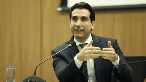 Presidente do Banco Central enfrenta críticas após declaração sobre caso Banco Master