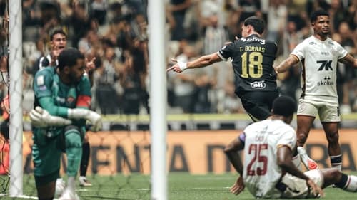 Vitória perde para o Atlético-MG e segue sem vencer fora de casa no Brasileirão