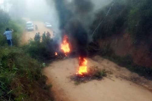 Moradores protestam contra assaltos e interditam estrada da região das Três Barras