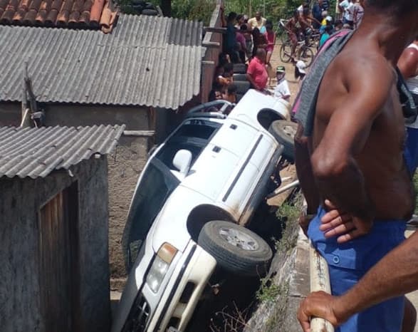 Mulher morre ao ser atropelada por caminhonete em Ilhéus