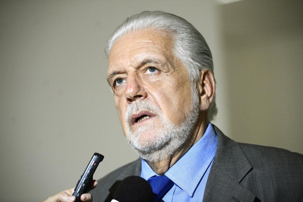 Wagner comunica a bancada petista que candidato ao governo do grupo será Otto