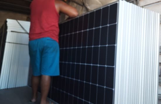 Carreta com equipamentos de energia solar é recuperada em Ilhéus; suspeito foi preso por receptação